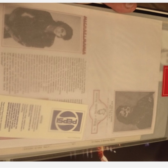 Michael Jackson, King of Pop treasures book Memorabilia - Picture 2 of 8